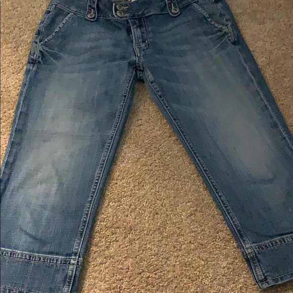 Miss Me Capri Jeans - Picture 7 of 10